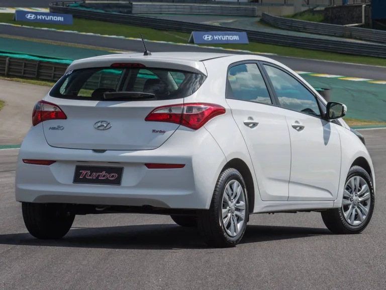 Hyundai HB20 Comfort Plus 1.0 Turbo 2017: Preço, Ficha técnica, Consumo, Equipamentos e Fotos; hatch é ágil no trânsito e faz até 14,3 km/l na estrada