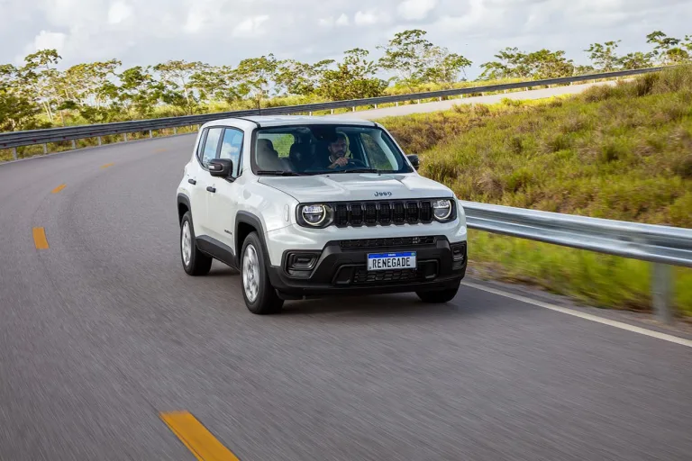 Jeep Renegade T270 2025 oferece desempenho razoável e preço acessível para um SUV