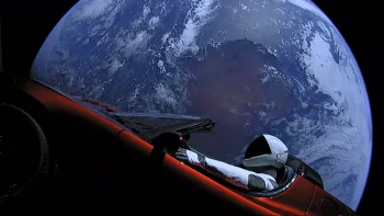 Entenda como astrônomos profissionais confundiram carro elétrico de Elon Musk com asteroide