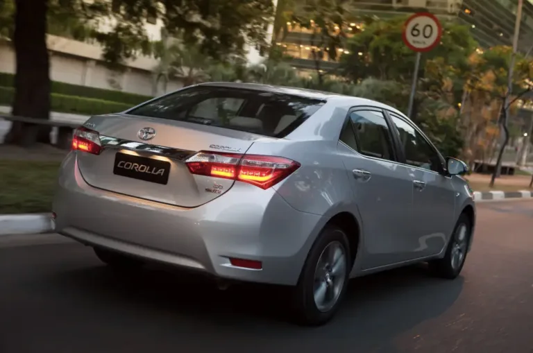 Toyota Corolla Altis 2.0 2015: confiabilidade no mercado de usados, mas atenção aos detalhes; confira preço e ficha técnica do sedan