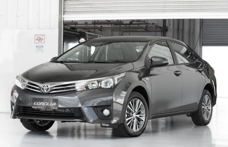 Guia de Usados: Ficha técnica do Toyota Corolla XEi 2.0 2015; preço, desempenho e consumo do sedan