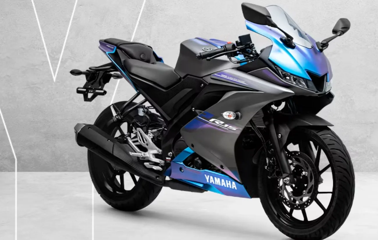 Com preço sugerido de R$ 18.990, a Yamaha R15 ABS 2025 tem três anos de garantia e revisões com preço fixo, buscando reduzir os custos de manutenção para o comprador.

