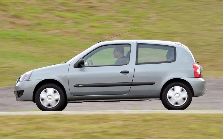 Renault Clio Campus 2011 usado combina economia com praticidade, mas exige atenção à suspensão