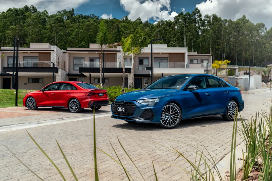 O Audi A3 Sedan 2025 chega ao Brasil com atualizações no design, mais tecnologia e segurança, disponível nas versões Advanced, Performance e Performance Black.