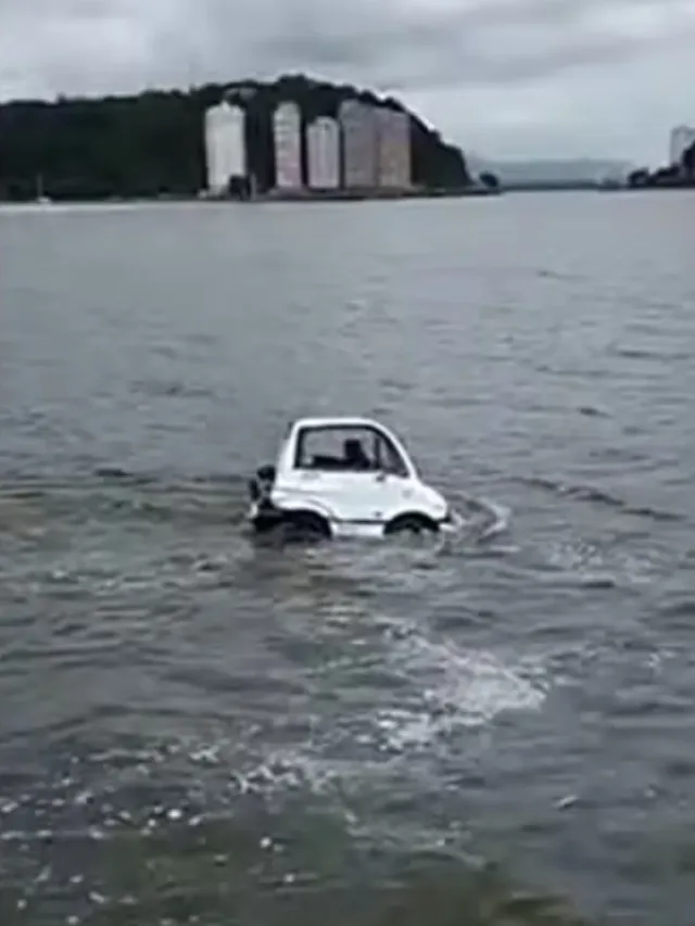 Carro que anda na água é apreendido após chamar atenção em São Vicente