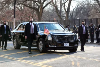 Conheça a limousine presidencial “A Besta” utilizada por Trump e Biden na posse do novo presidente dos EUA