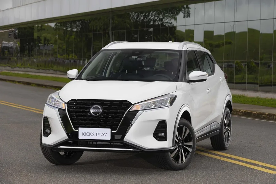 Nissan Kicks Play: Motor 1.6 aspirado de 113 cv, câmbio CVT, seis airbags, sensor de pressão dos pneus, direção elétrica, retrovisores elétricos e central multimídia de 7".