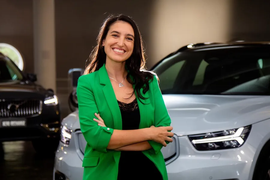 Tatiane Faria, diretora de Network da Volvo Car Brasil, lidera a rede de concessionárias e destaca a forte cultura da empresa focada na valorização e inclusão de pessoas.