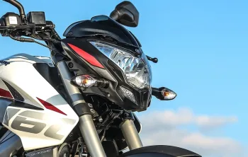 Bajaj Dominar 160 2025: Combinação de Suspensão Invertida e ABS em uma Moto Acessível