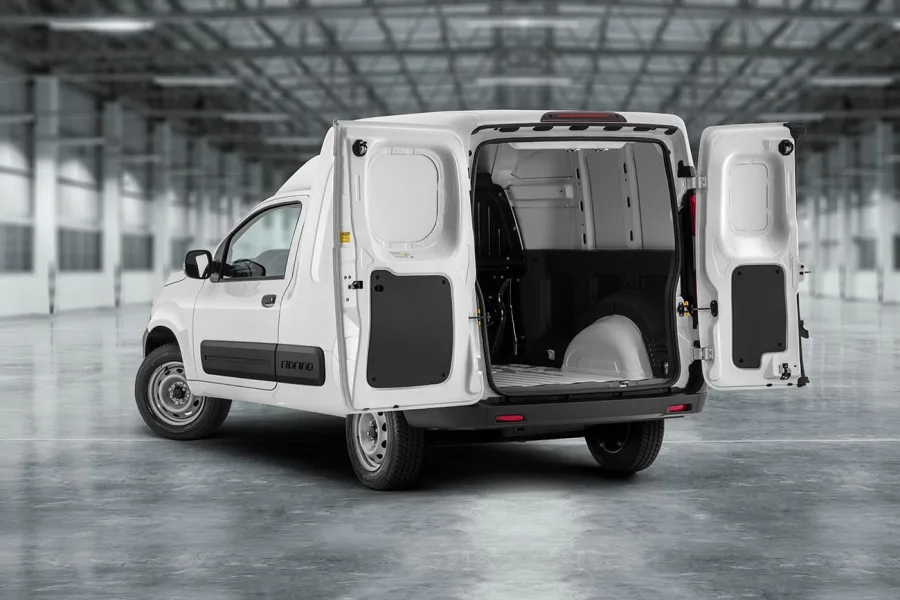 Fiat Fiorino venceu pela 30ª vez o Prêmio Lótus, mantendo a liderança entre vans pequenas com mais de 77% do mercado. Em 2024, vendeu mais de 20 mil unidades, consolidando sua posição.