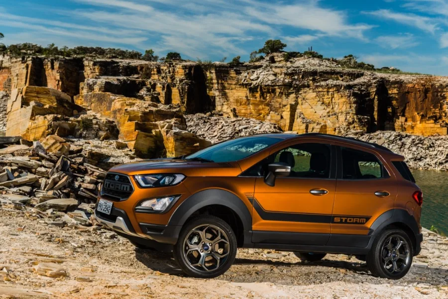 O Ford EcoSport Storm 2020 usado tem consumo elevado, porta-malas pequeno, peças caras, revenda difícil e desgaste prematuro na suspensão. A tração 4WD exige manutenção frequente.