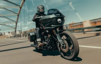 Harley-Davidson Mantém a Tradição, Mas Atualiza a Low Rider ST 2025 para o Futuro