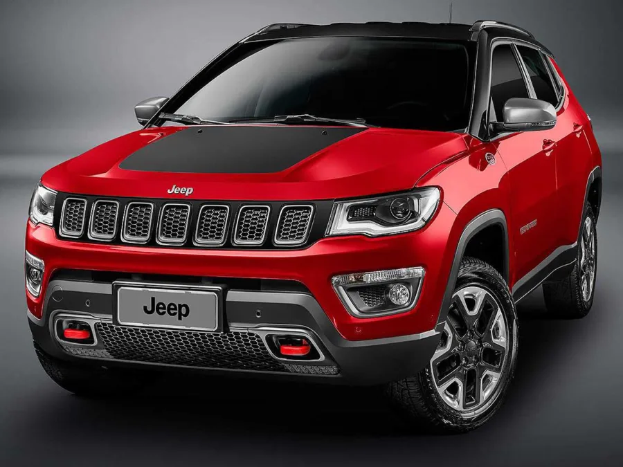 O Jeep Compass Trailhawk 2.0 Turbodiesel é um SUV 4x4 voltado para uso misto, combinando desempenho off-road com conforto urbano. O motor diesel garante boa autonomia e força para diferentes terrenos.