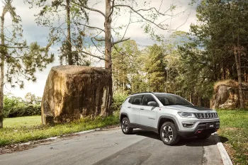 Guia de Usados: Ficha técnica do Jeep Compass Trailhawk 2.0 Turbodiesel 4×4 2016; confira preço e fotos do SUV usado