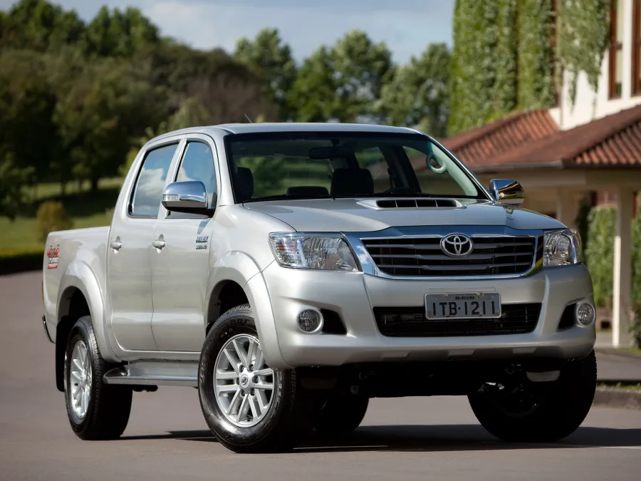 A Hilux SRV 2015 usada serve para trabalho no agro, transporte de cargas leves, viagens e uso urbano. A robustez do motor e a tração 4x4 a tornam versátil para diferentes necessidades.