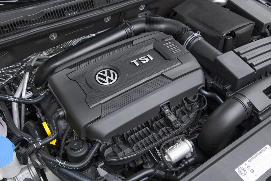 O motor 2.0 TSi turbo a gasolina entrega 211 cv e 28,6 kgfm de torque. Faz 0 a 100 km/h em 7,2 s e atinge 241 km/h de velocidade máxima, garantindo desempenho esportivo.