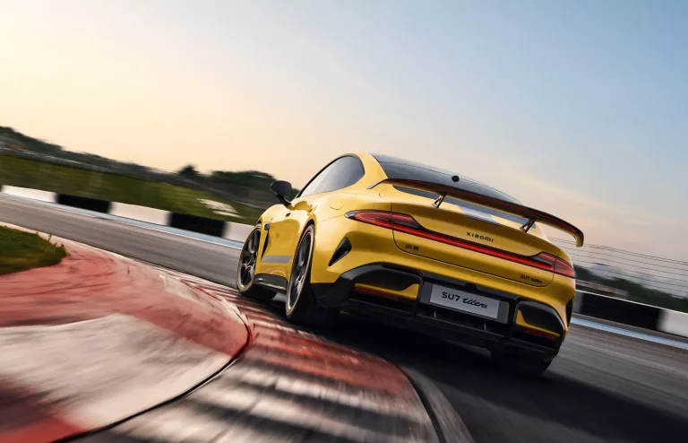 Xiaomi mantém ritmo e entrega 30 mil veículos em agosto de 2025, reforçando expansão e inovação no setor