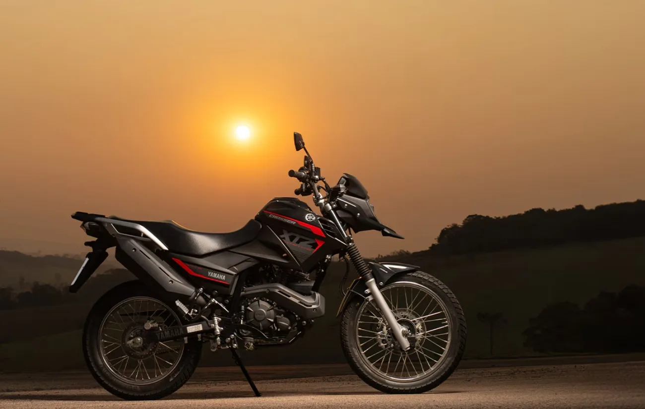 A Yamaha Crosser S ABS é uma motocicleta projetada para enfrentar diferentes tipos de terreno. Seu motor flex permite abastecimento com etanol ou gasolina, garantindo versatilidade ao usuário.