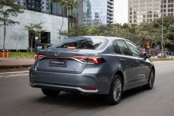 Toyota Corolla XEi: Um equilíbrio de desempenho e conforto na versão intermediária; confira anos e preços do sedan