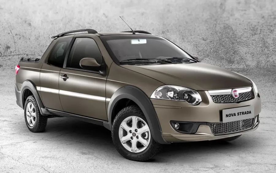 A Fiat Strada Trekking 1.6 16V CD 2015 é ideal para quem precisa de um veículo compacto, versátil e funcional. Serve tanto para uso urbano quanto para transporte de cargas leves.