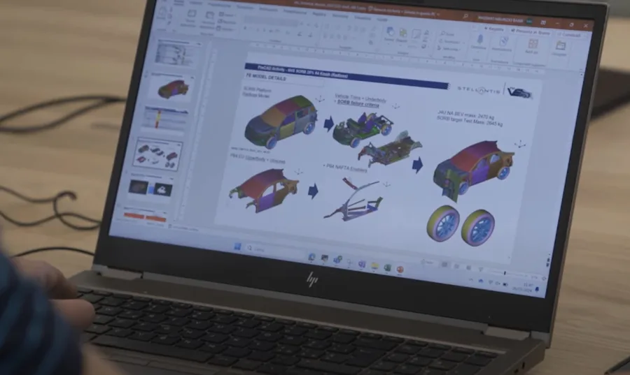 Um detalhe técnico chama atenção no vídeo da Stellantis: o peso da versão elétrica. Com 2.470 kg, o SUV exigirá baterias robustas para garantir uma autonomia compatível com o segmento.