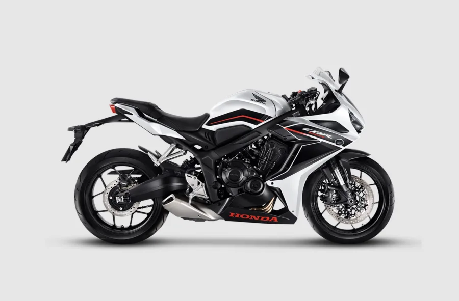 O modelo apresenta atualizações tecnológicas e estruturais, com foco em desempenho esportivo e uso diário. A inspiração na Fireblade traz um design mais aerodinâmico.