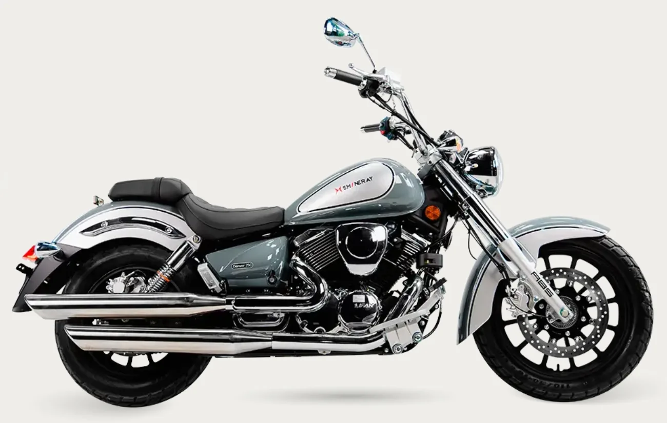 A Shineray Denver 250 é uma cruiser que combina motor V-Twin de 248,92 cm³ e design tradicional. Com potência de 19 CV a 8.000 rpm, mira o público urbano e de estrada.

