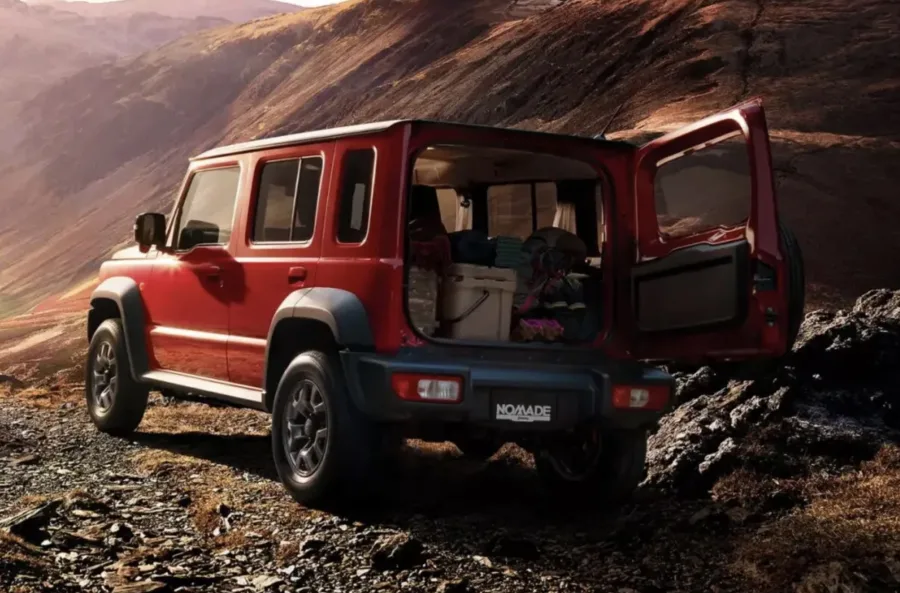 O Suzuki Jimny Nomade, versão de cinco portas do tradicional jipinho, chegou ao Japão e surpreendeu com uma demanda inesperada, acumulando milhares de pedidos em poucos dias.