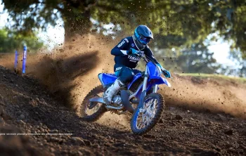 Yamaha YZ250 2024 e a mecânica dos motores dois tempos: desempenho, manutenção e desafios