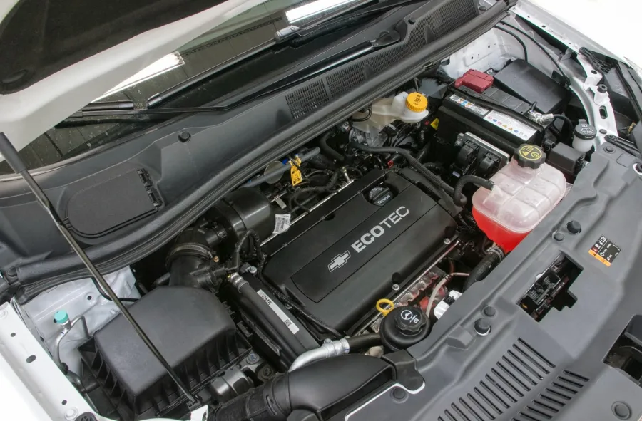 Motor flex, potência de 144 cv, acelera de 0 a 100 km/h em 11,5 segundos. Velocidade máxima de 189 km/h, oferecendo um desempenho equilibrado e eficiente para uso diário.