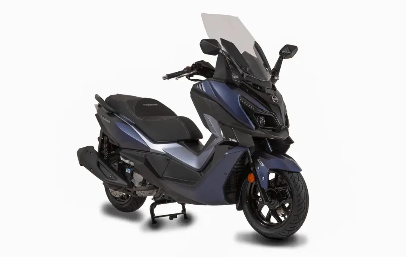 A Dafra Cruisym 300 chega ao Brasil com um motor de 278,3 cm³, potência de 26 cv e transmissão CVT. O scooter promete agilidade e conforto para deslocamentos urbanos e rodoviários.