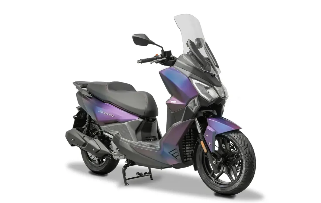 A Dafra Joyride 300 chega ao mercado nacional como substituta da Citycom 300. O modelo se posiciona entre scooters urbanas e maxi scooters, trazendo motorização de 278,3 cm³ e novos recursos tecnológicos.