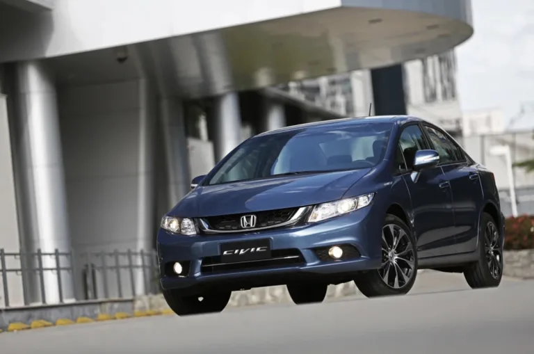 Guia de Usados: ficha técnica do Honda Civic LXR 2.0 2015 automático flex; confira preço, consumo, desempenho e fotos do sedan