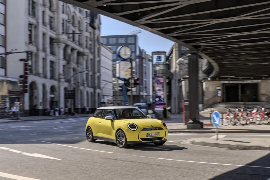 Compacto, elétrico e seguro: o MINI Cooper prova que tamanho não é documento com nota máxima no Euro NCAP