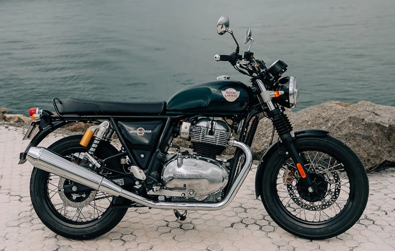 A Royal Enfield Interceptor 650 combina um design clássico inspirado nas roadsters britânicas dos anos 1960 com um motor bicilíndrico de 648 cc. O modelo busca equilíbrio entre tradição e funcionalidade.