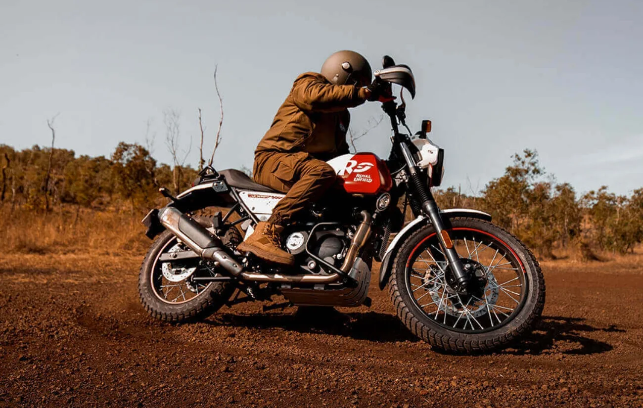 A Royal Enfield Scram 411 combina características de scrambler e aventureira, baseada na Himalayan 411. O modelo traz mudanças estruturais para atender diferentes tipos de condução.