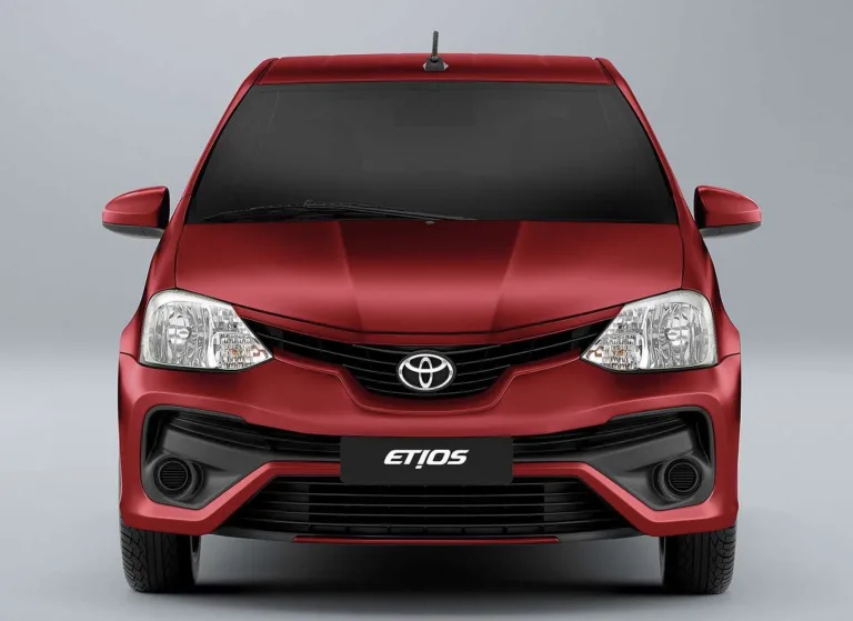 Vale a pena comprar um Toyota Etios X 1.3 2020 manual usado? Veja ficha técnica, preço e fotos do hatch