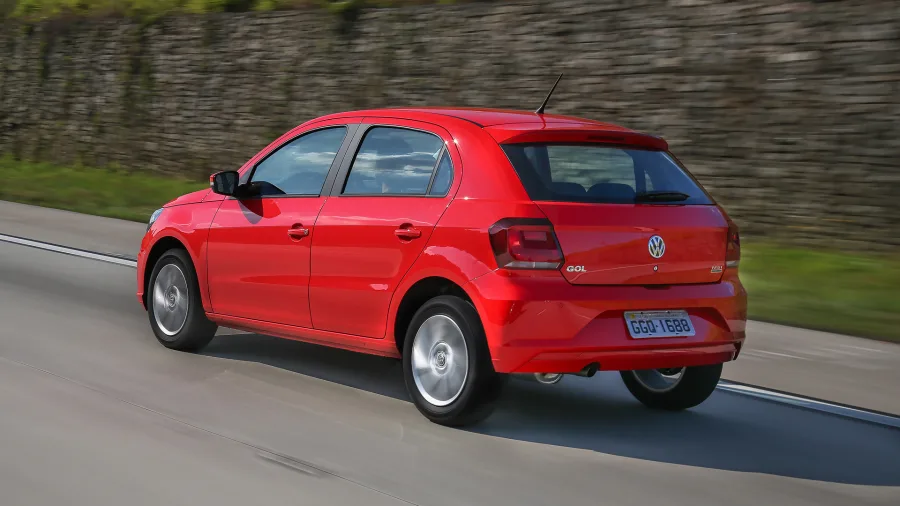 Guia de Usados: Ficha técnica do Volkswagen Gol 1.6 2020 Automático Flex; confira preço e desempenho do hatch cheio de mordomias na direção