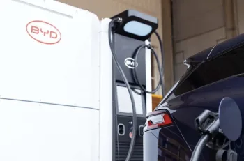 BYD apresenta tecnologia de bateria que promete carregar veículos elétricos em cinco minutos