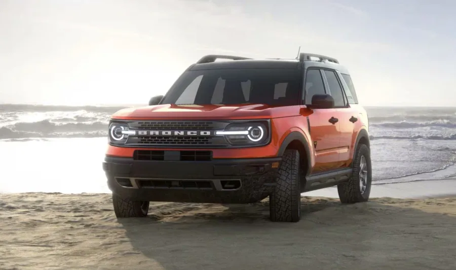 A Ford confirmou o Bronco Sport 2025 como um dos dez lançamentos para o Brasil este ano. O modelo recebe sua primeira grande atualização desde 2021, trazendo mudanças no design, tecnologia e equipamentos.