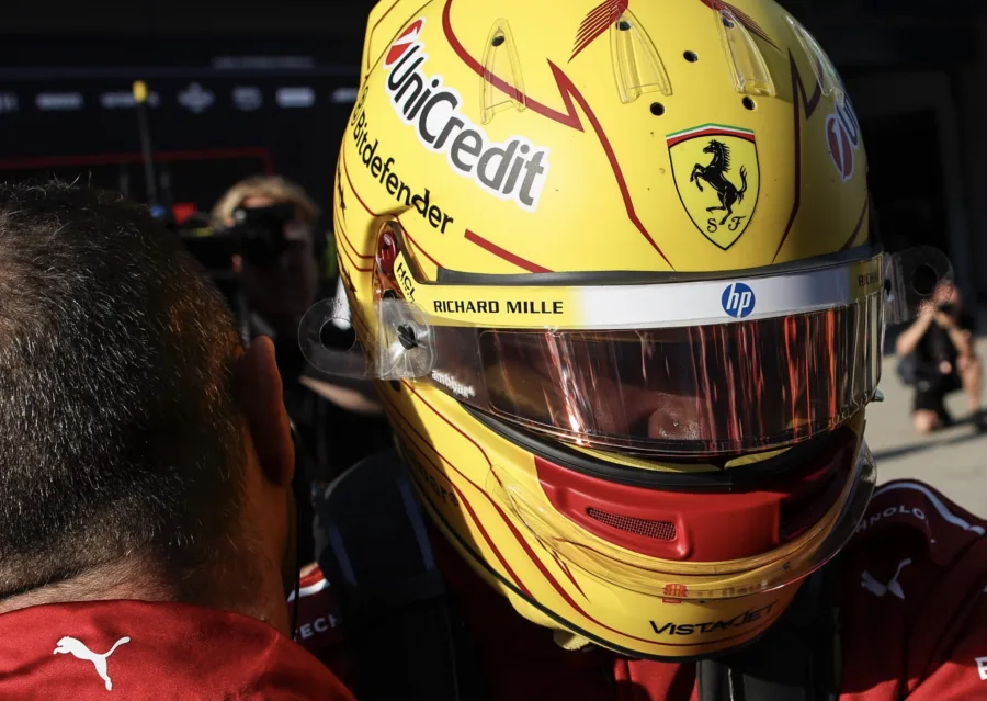 Lewis Hamilton conquistou sua primeira vitória em corrida sprint pela Ferrari no GP da China, liderando do início ao fim e resistindo aos ataques iniciais de Max Verstappen - Reprodução / Instagram / lewishamilton