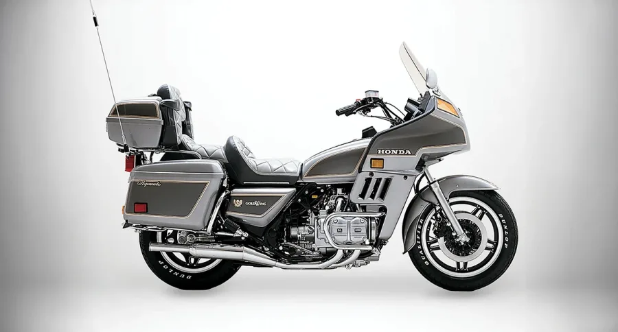 3ª Geração (1984-1987) – A GL1200 trouxe um motor de 1182 cc, chassi reforçado e painel digital na versão Aspencade, elevando o conforto e a tecnologia nas estradas.