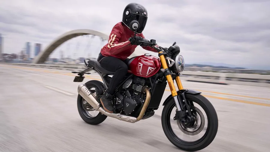 Sem aumentar preços, a Triumph mantém modelos como Speed 400 e Rocket 3 Storm acessíveis. A estratégia visa fortalecer a marca, garantindo competitividade e crescimento no mercado nacional.