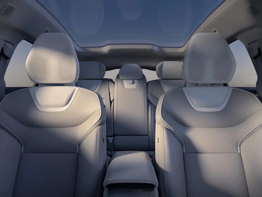 A segurança interna do Volvo ES90 conta com assistentes avançados, airbags estratégicos e estrutura reforçada. Projetado para conforto e proteção, é ideal para viagens seguras.