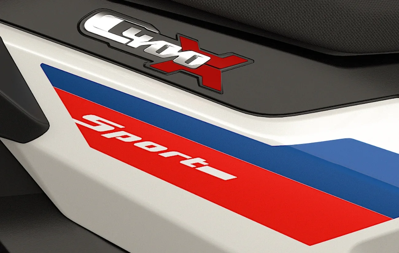 O painel TFT de 6,5" traz conectividade com smartphone, permitindo acesso a navegação e chamadas. Itens como ABS, controle de tração e iluminação full LED reforçam a segurança ativa.