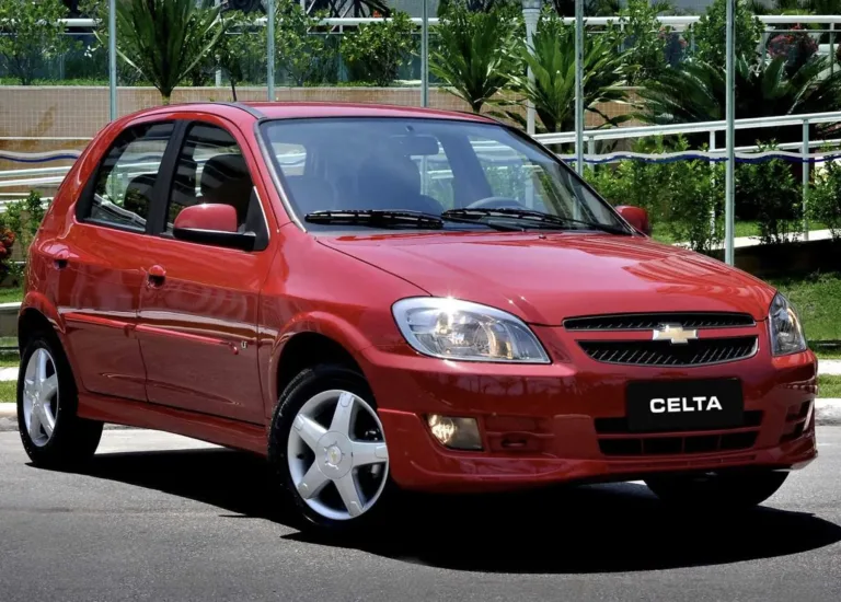 Guia de Usados: Chevrolet Celta LS 1.0 2013 ainda cumpre bem o papel de carro urbano acessível; veja ficha técnica, preço e fotos