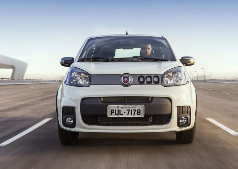 Fiat Uno 2015 mantém valor acessível e versões variadas em destaque no mercado brasileiro