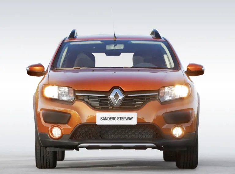 Renault Sandero Stepway 1.6 8V Easy-R 2015: um aventureiro urbano que exige atenção na compra usada; confira preço, fotos e ficha técnica