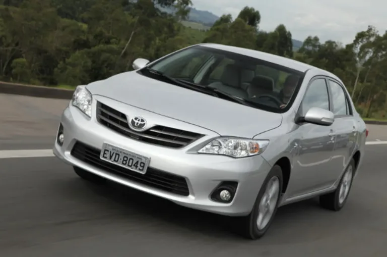 Ficha técnica do Toyota Corolla XEi 2.0 2012: o que saber antes de comprar um usado confiável; veja preço e fotos