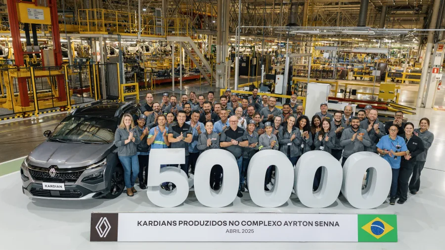 O Renault Kardian atingiu a marca de 50 mil unidades produzidas no Brasil após um ano do lançamento. O SUV é fabricado no Complexo Ayrton Senna, no Paraná, com tecnologia de ponta.